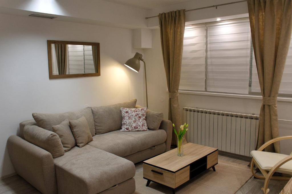 Apartment Anna - FREE pickup from OR dropoff to Zagreb airport - three days advance notice - EV station - Long-term parking with airport transport possibility