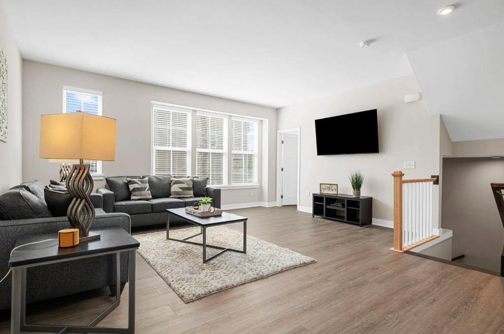Stunning and Luxurious 4 bedroom Townhome! The Dye at Barefoot Resort 803