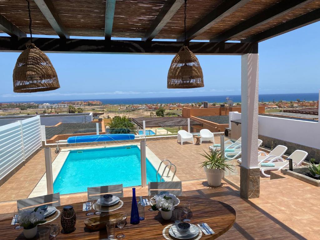 CASA BLANCA - Sea Views - Private Heated Pool - WiFi - BBQ