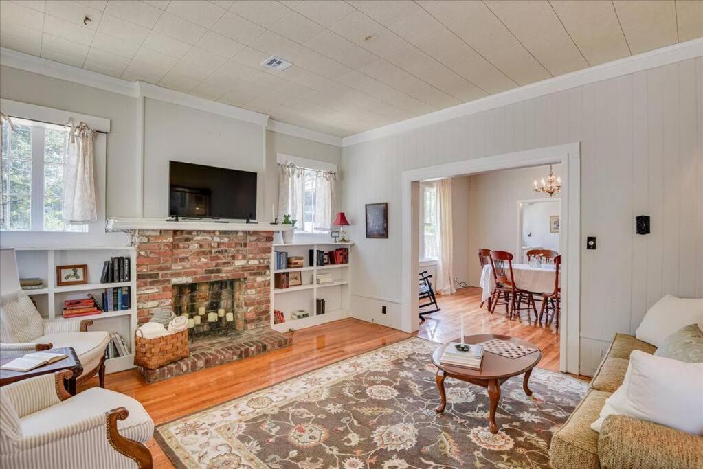 Noble Cottage 3 Bed 1 Bath