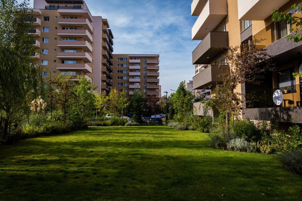 JAD - Luxury 3 Bedroom Apartments - Urban Plaza