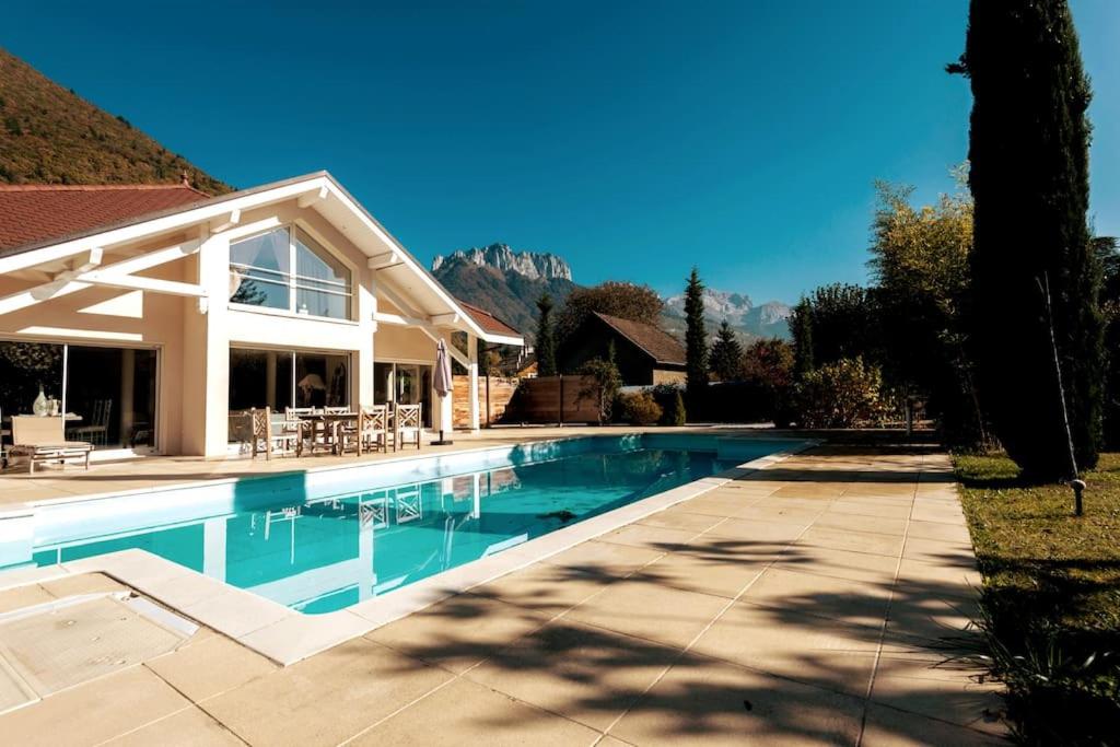 Studio indépendant 3 étoiles dans magnifique villa au bord du lac