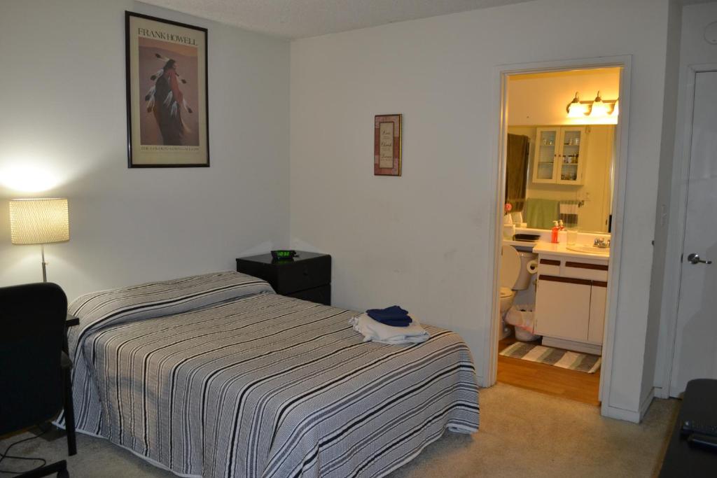 Cozy Master-bedroom with clubhouse facilities/pool