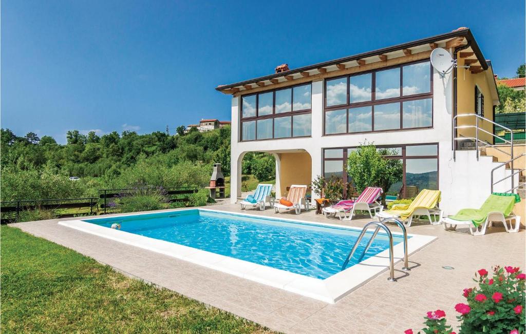 Beautiful Home In Meloni With 4 Bedrooms, Sauna And Wifi