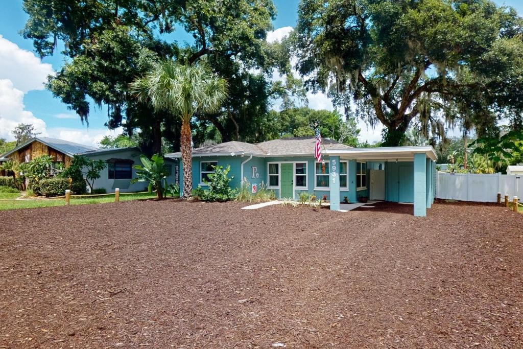 Bunglow Boogie- Main House