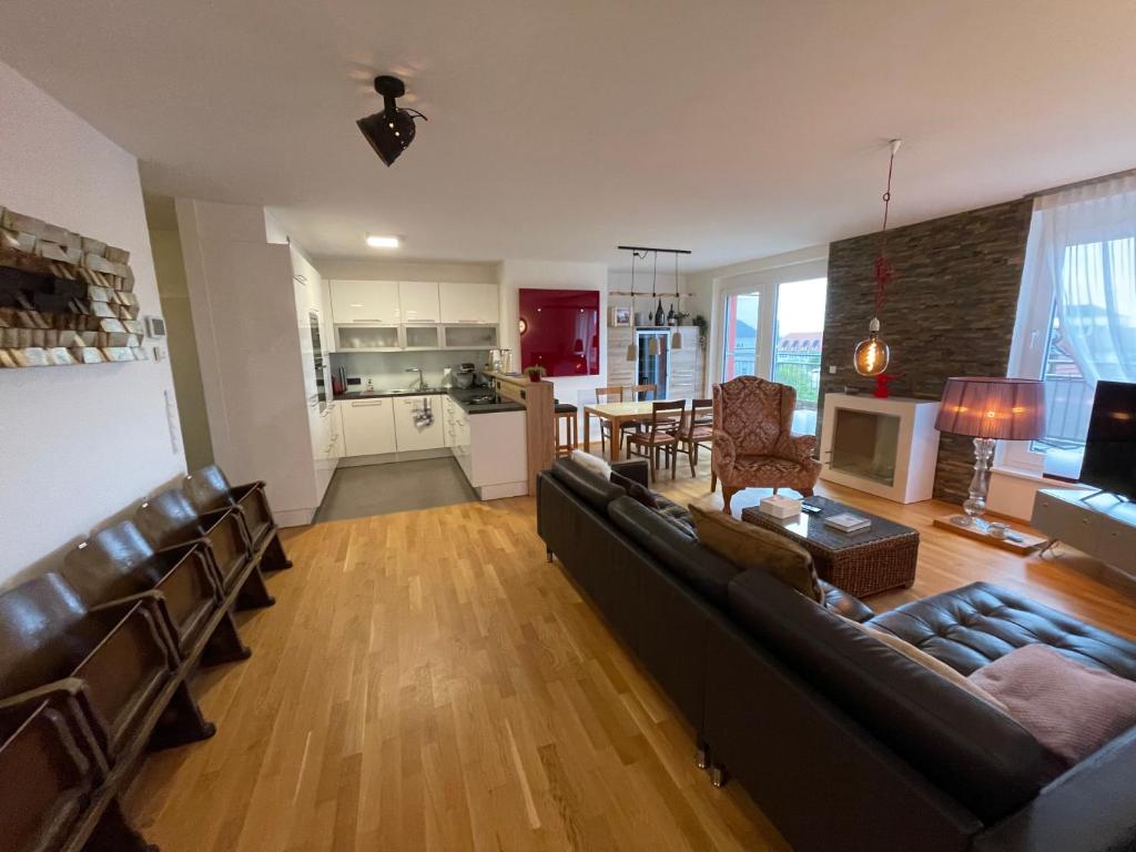 Penthouse Wohnung am Radweg mit Dachterasse