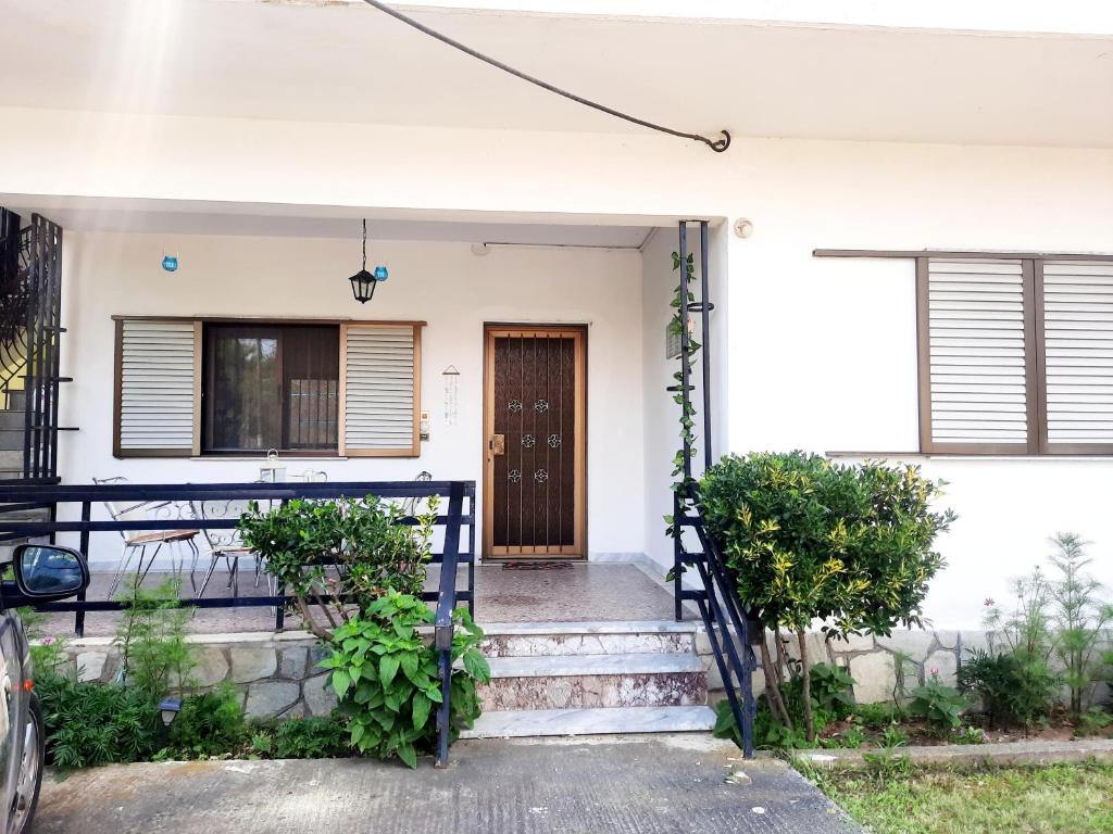 Think Blue Apartment in Nea Vrasna