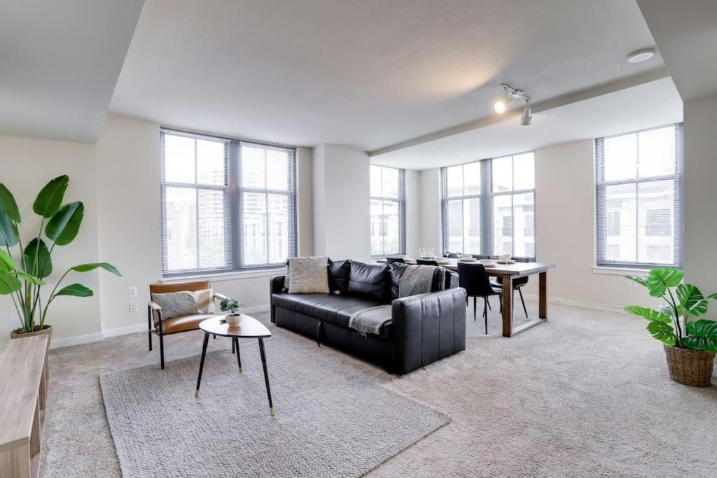 Fantastic 2 BR Condo At Pentagon City With Gym