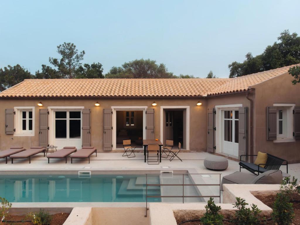 F Topia Villas