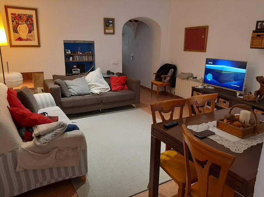 Preciosa casa de 2 pisos a 50 metros de la playa