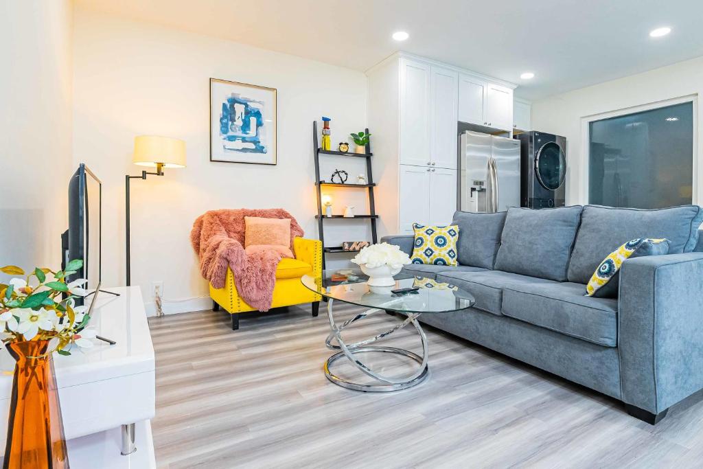 New renovated 2B2B APT Self checkin free parking 1