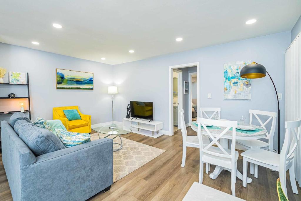 Newly Remodeled 2B2B Apartment in Altadena