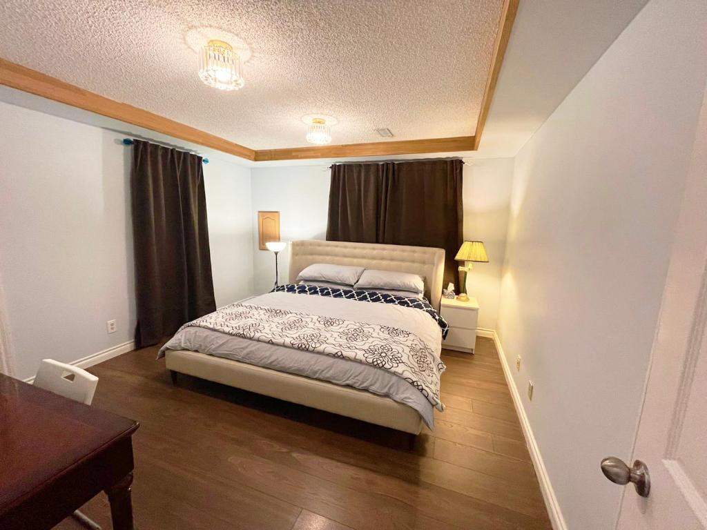 Private Suite with Private Entrance King bed
