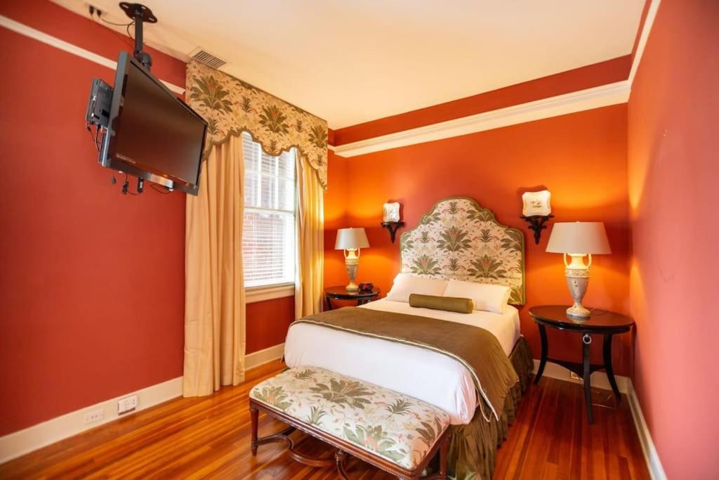 Charming Durham Studio Steps Away from Duke