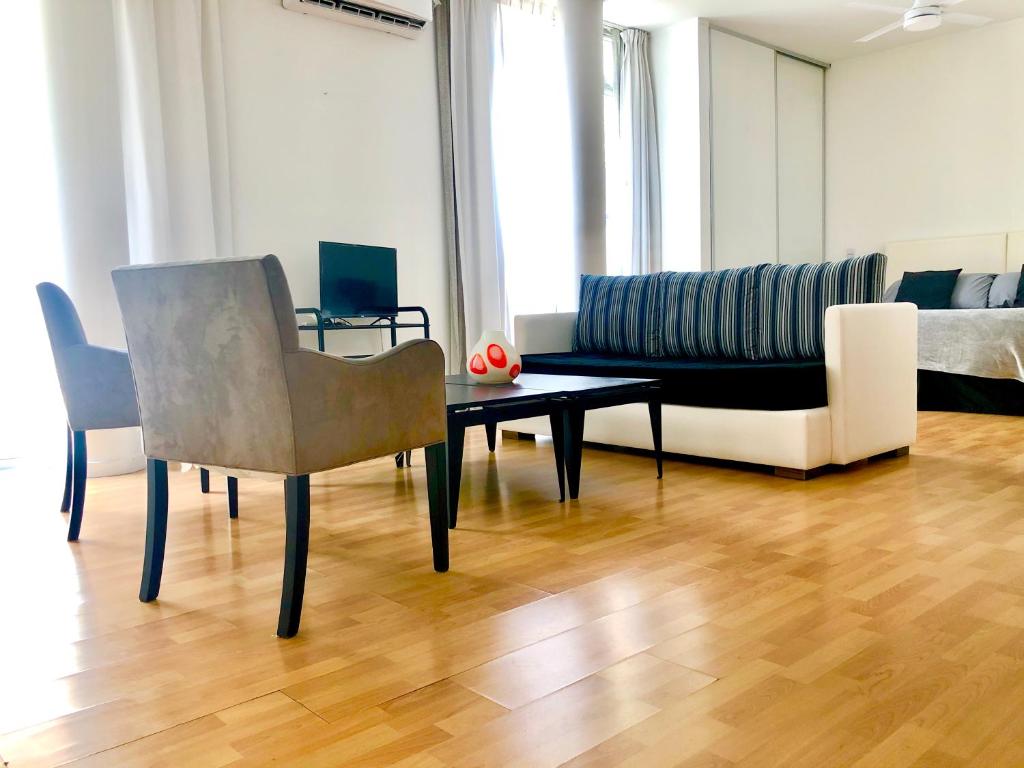 Apartamentos de Maria en Martinez! Av Libertador