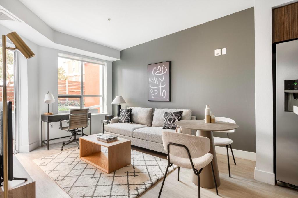 Redwood City 1br w gym lounge wd nr Caltrain SFO-1232