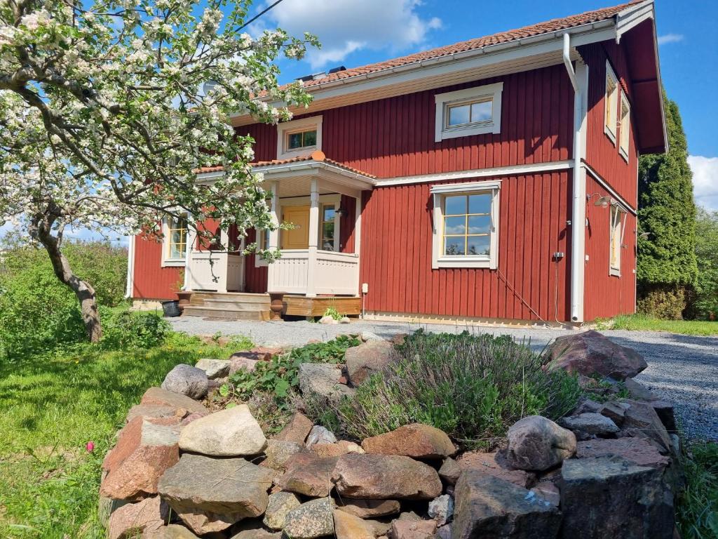 Sällinge House - Cozy Villa with Fireplace and Garden close to Uppsala