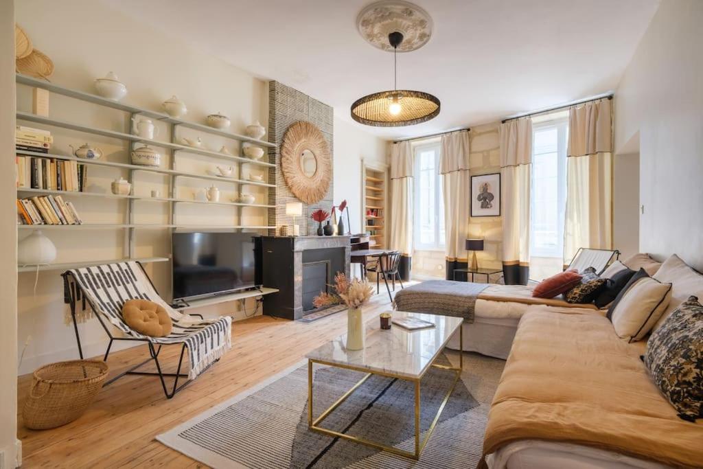 Appartement avec son patio dans centre historique de Bourg