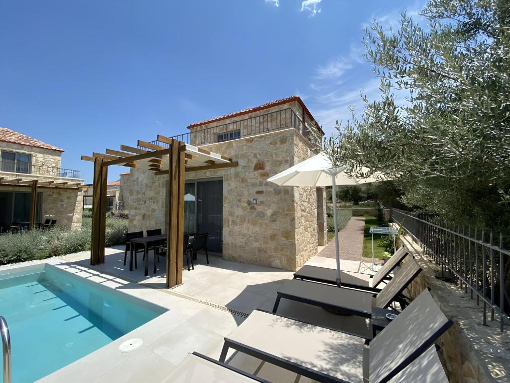 VILLAS BALATSOURAS