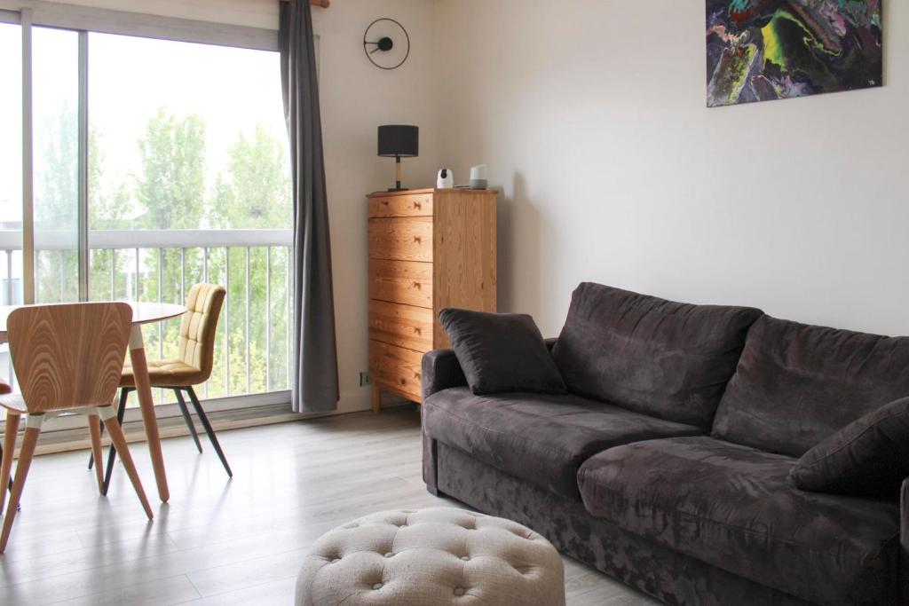 Bright and pleasant studio near downtown