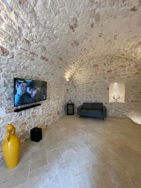 white room Ostuni