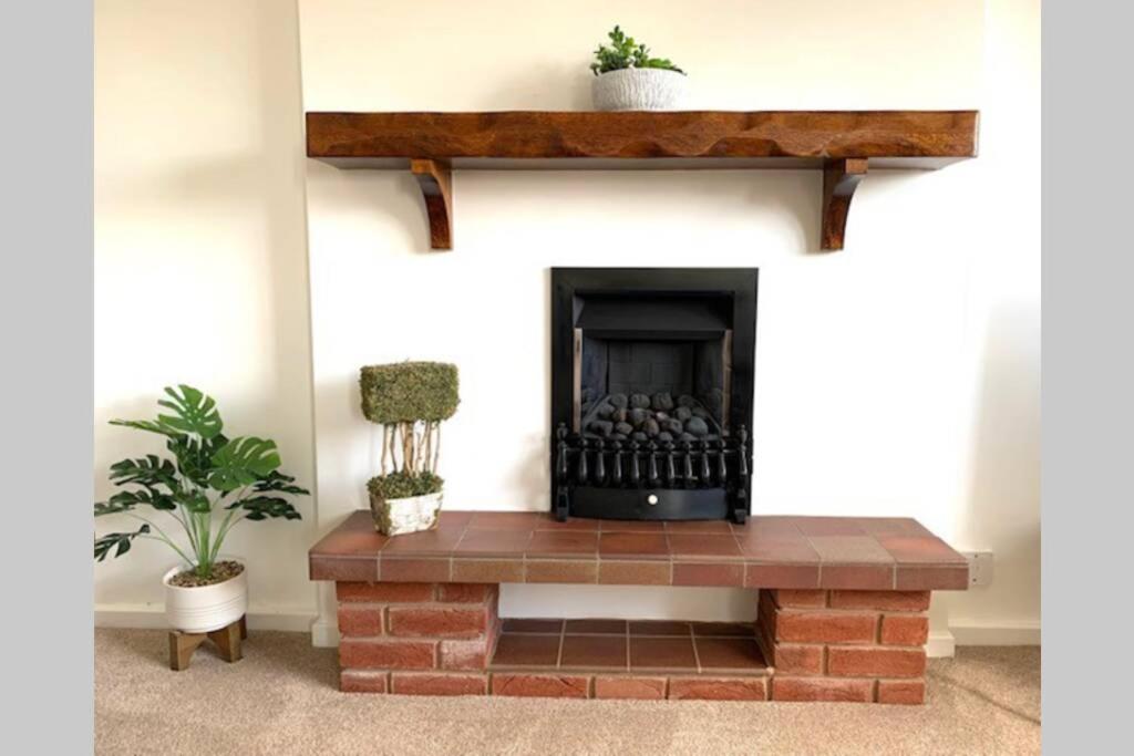 Stratford upon Avon: 2 bed town centre apartment, parking for one car