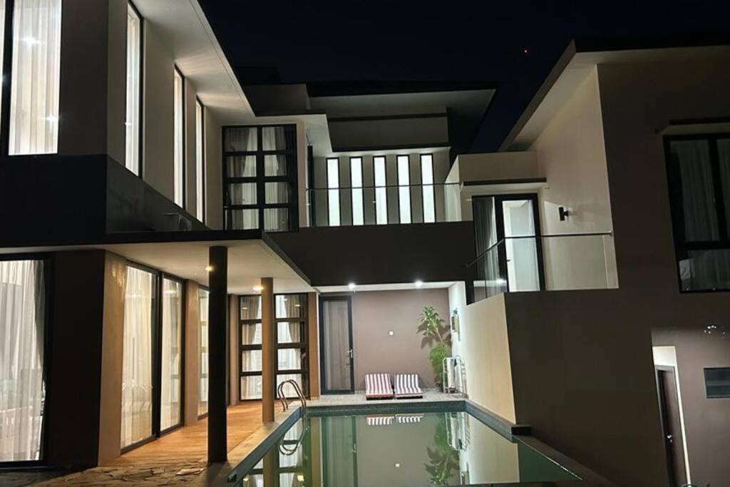 4BR Private Villa with Pool in the Heart of city