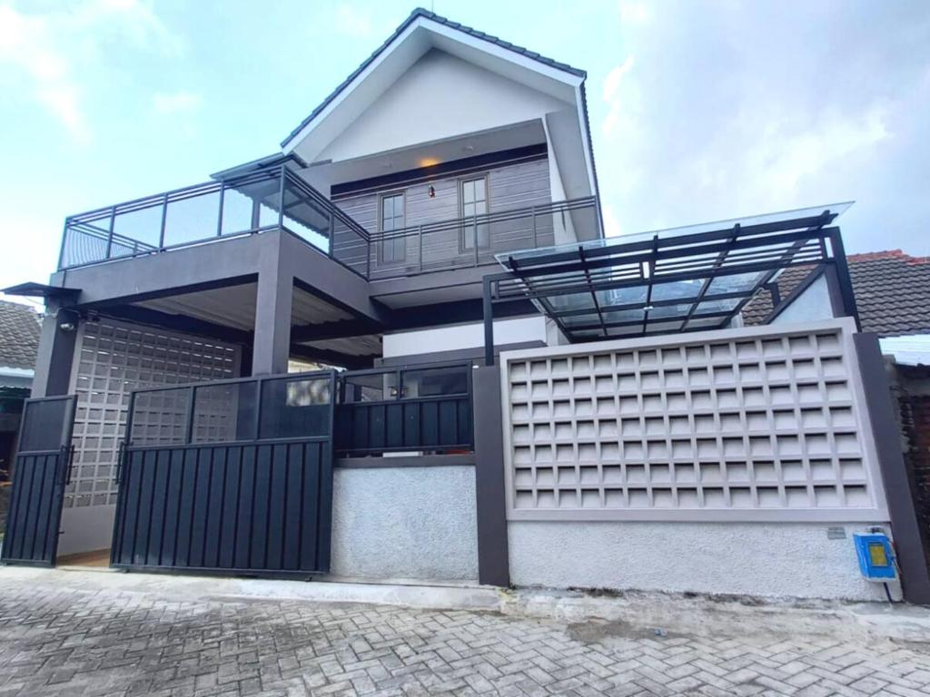 MP Homestay Permata Kencana 24A