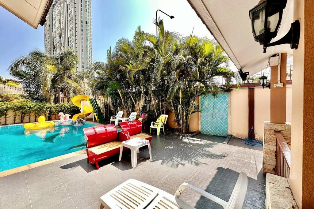 paradise villa at jomtian