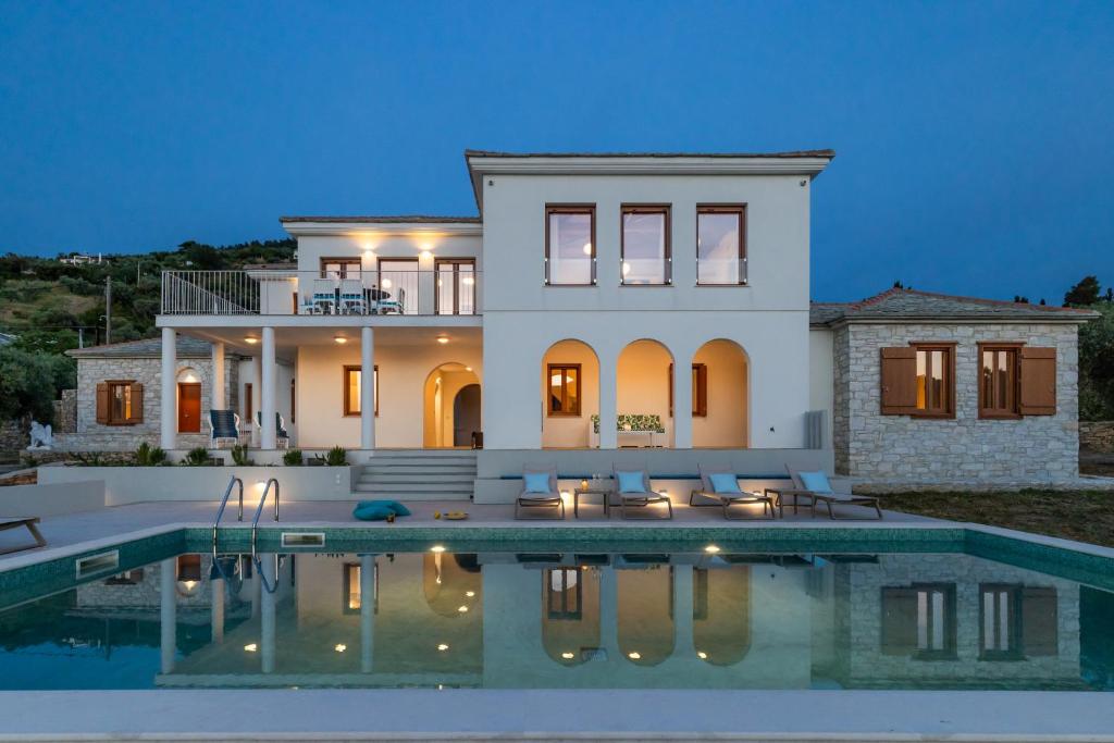 Sunshine Pool Villa near the Sea