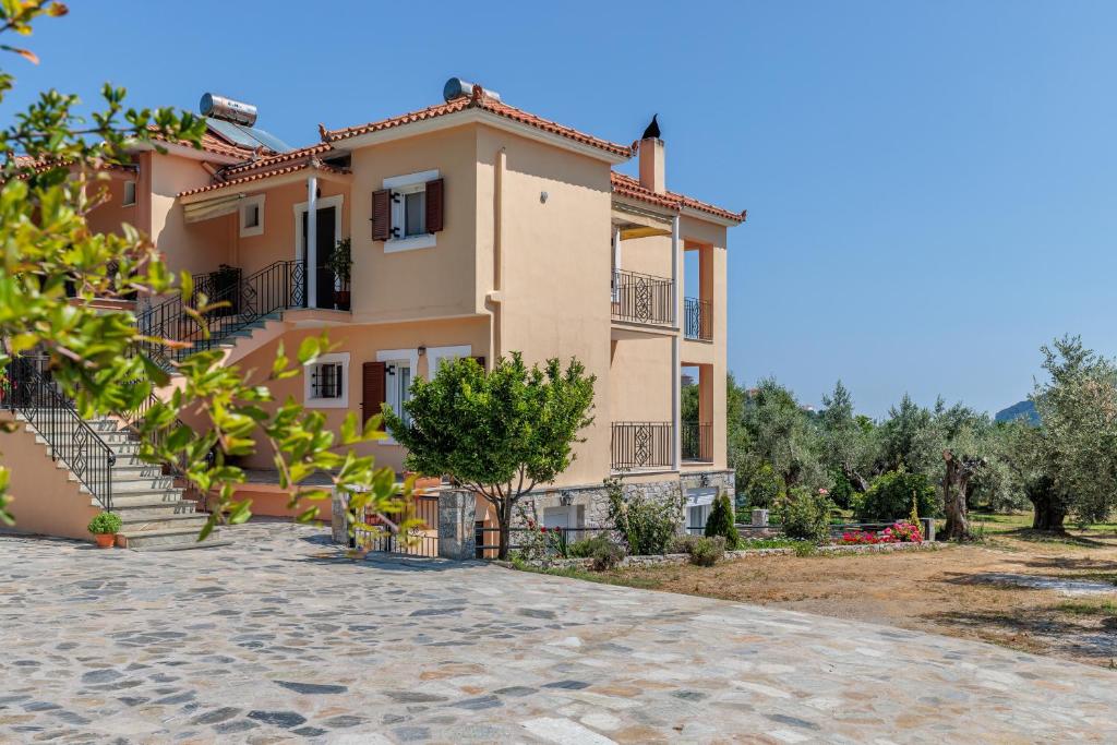 Glyna House