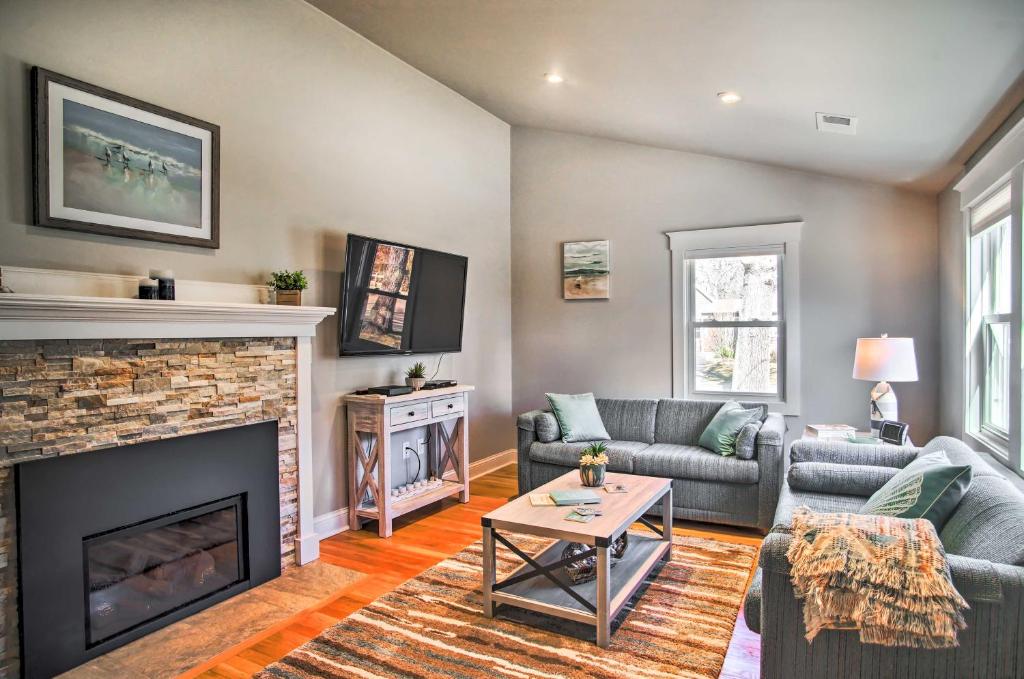 Updated Buzzards Bay Family Cottage Walk to Beach