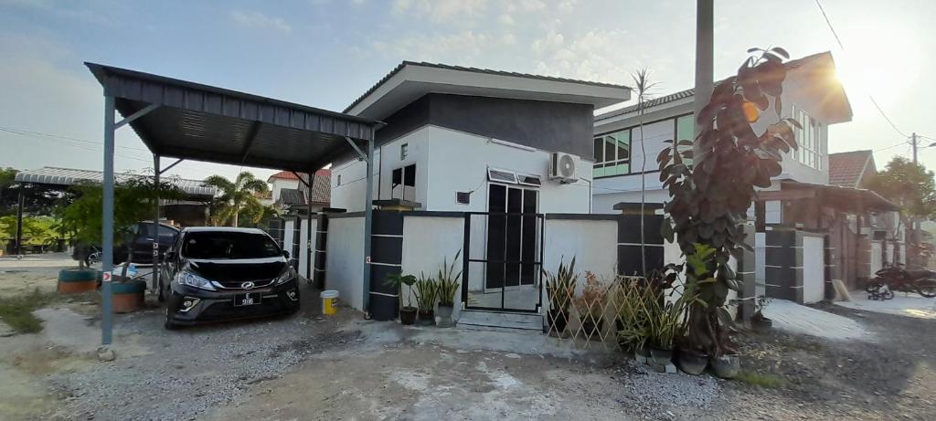 Studio Teratak Alisha Permatang Pauh