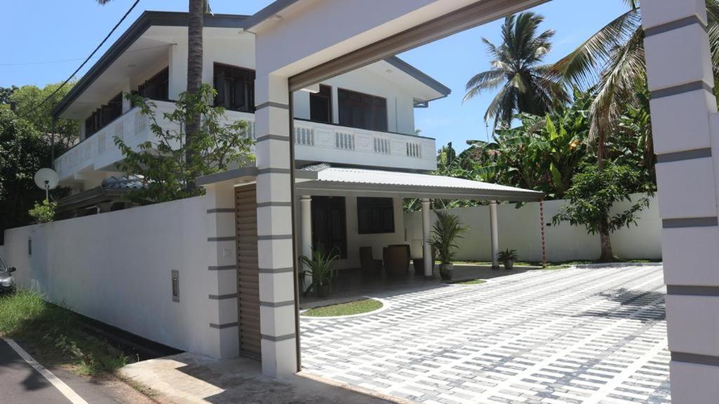 Pathum Uyana Vila