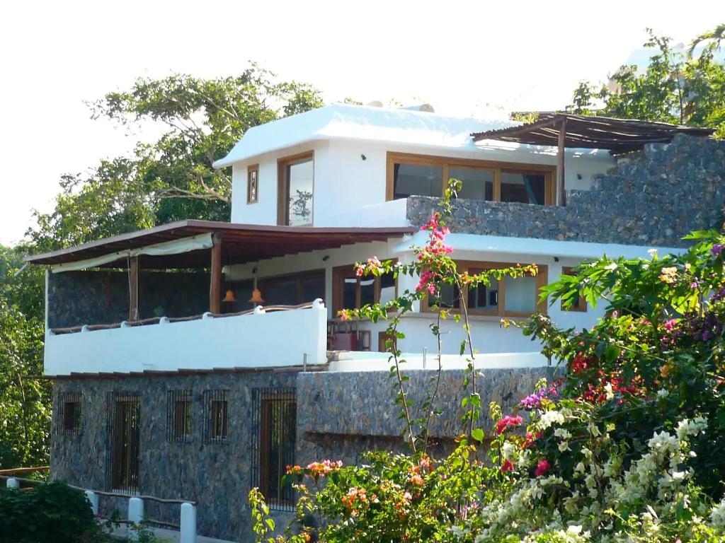 Propiedad de alto standing con vista al mar, piscina, tenis, hasta 12 personas