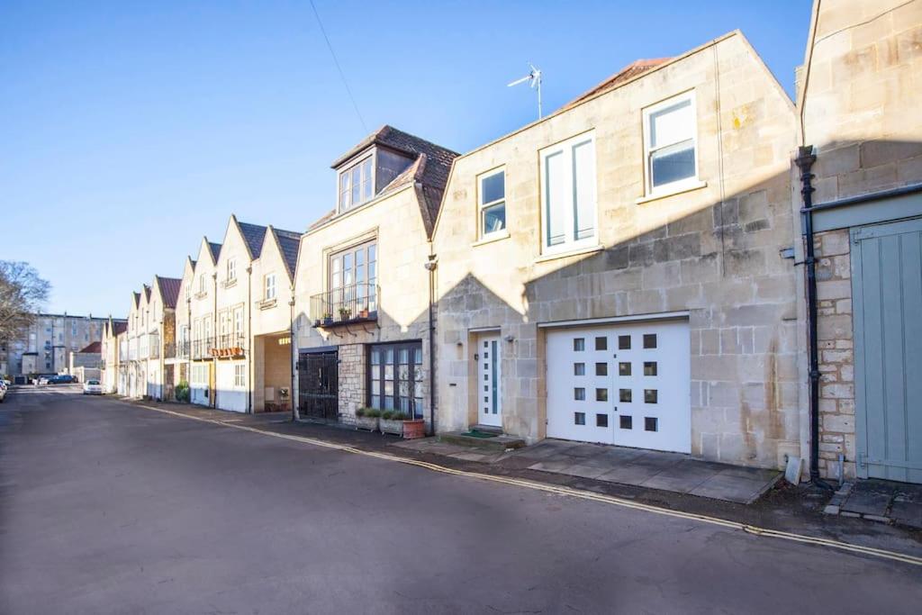 ※ Spacious Georgian Coach House & with Parking (TCH) ※