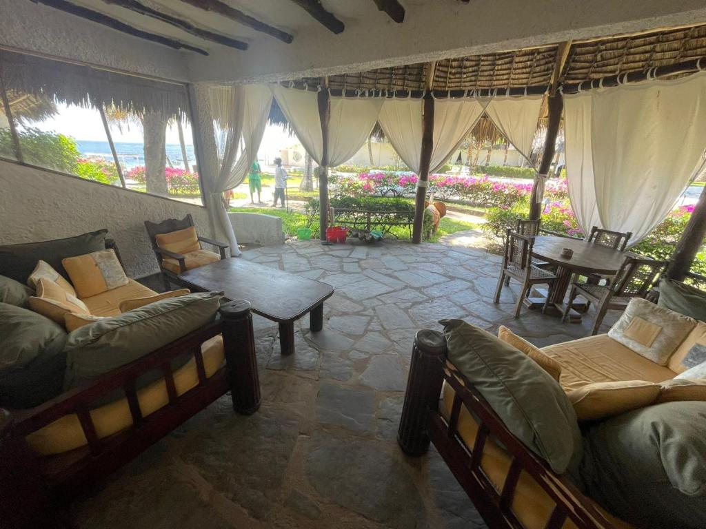 Kaleb's Beachfront Villa