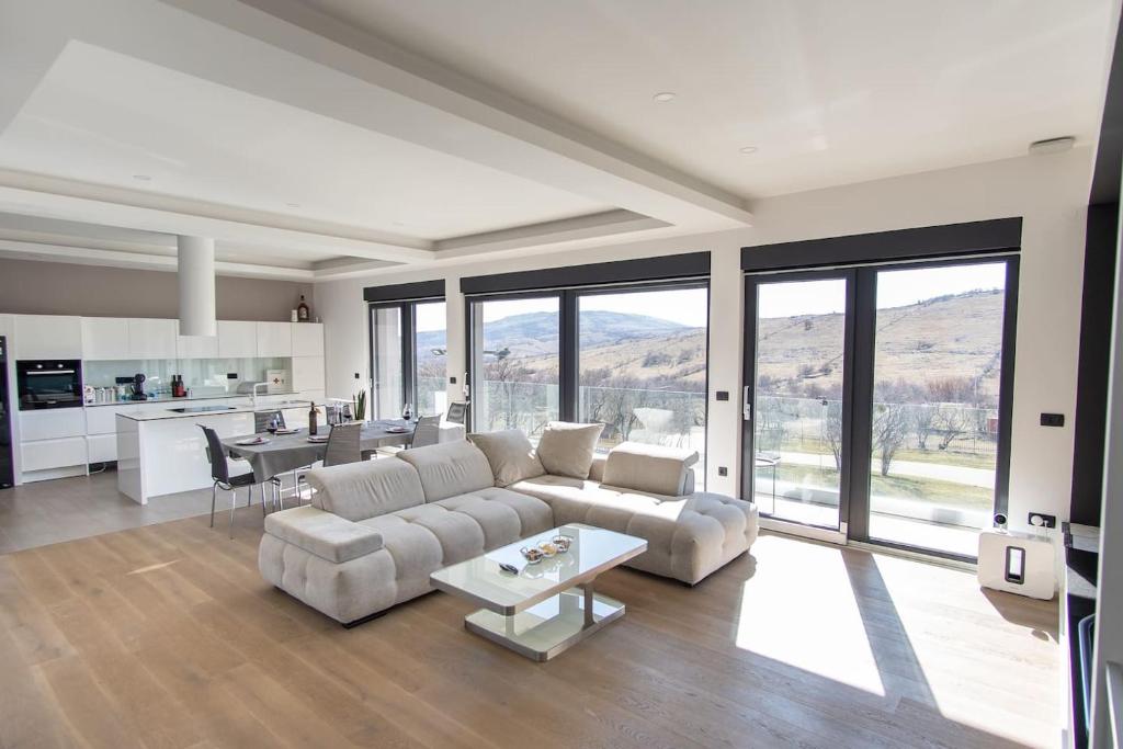 Villa Untitled