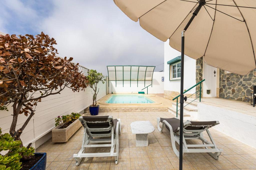Spacious 3 bedroom house w/ swimming pool