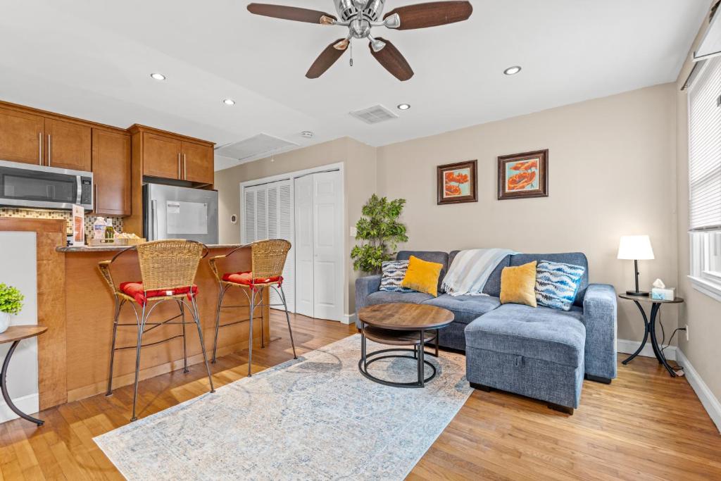 2 Bed Townhouse: Minutes from DCA-National Airport