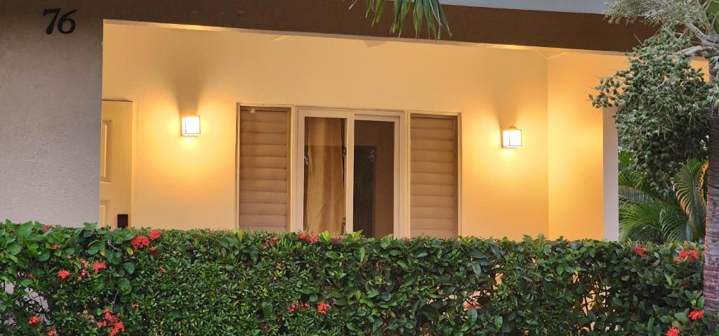 PALMS ESCAPE - 3 BEDROOM VACATION HOME