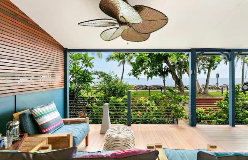 Villa Oshea - Balinese Beachfront Escape with Pool