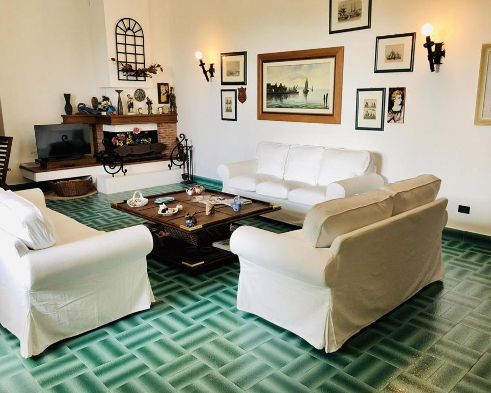 Villa Luigina - seafront villa in Capo d'Orlando