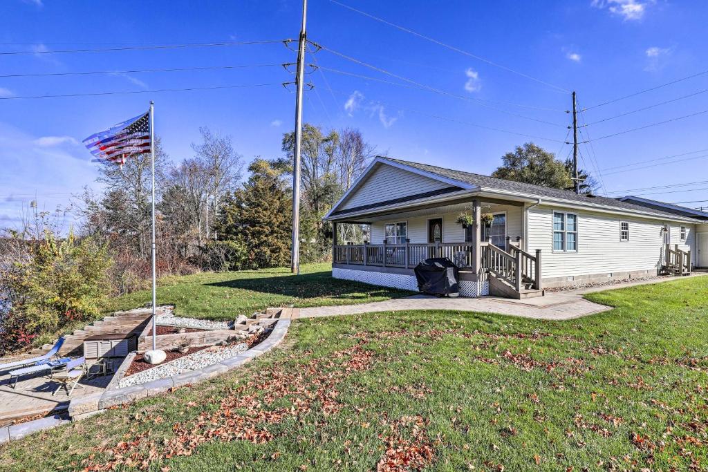 Charming Stanwood Home on Muskegon River!
