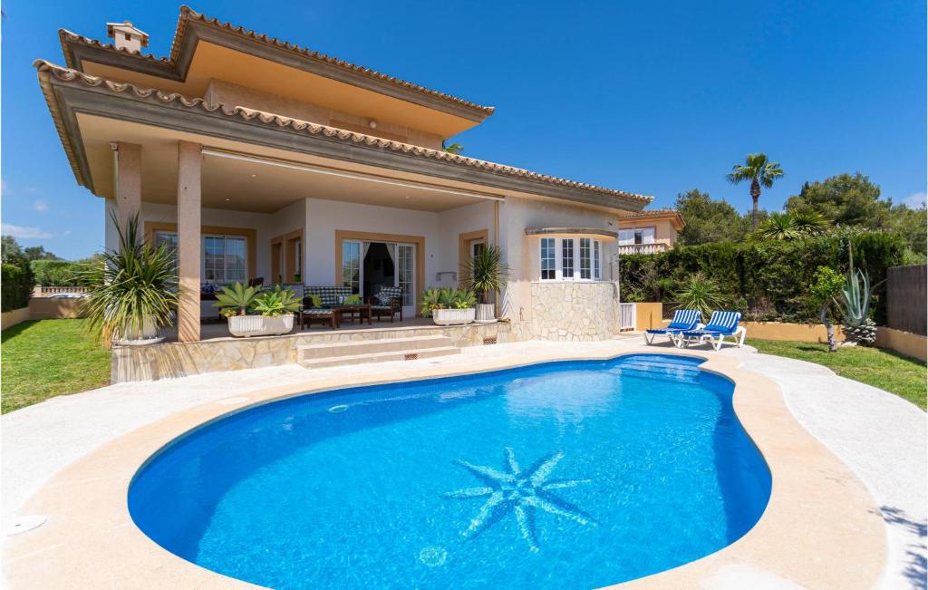 Awesome Home With Swimming Pool