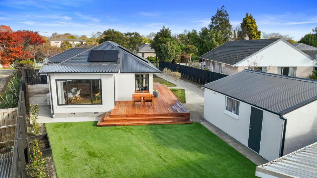 Peaceful, 4 Bedrooms, Newly Renovated, Family Home by Airport