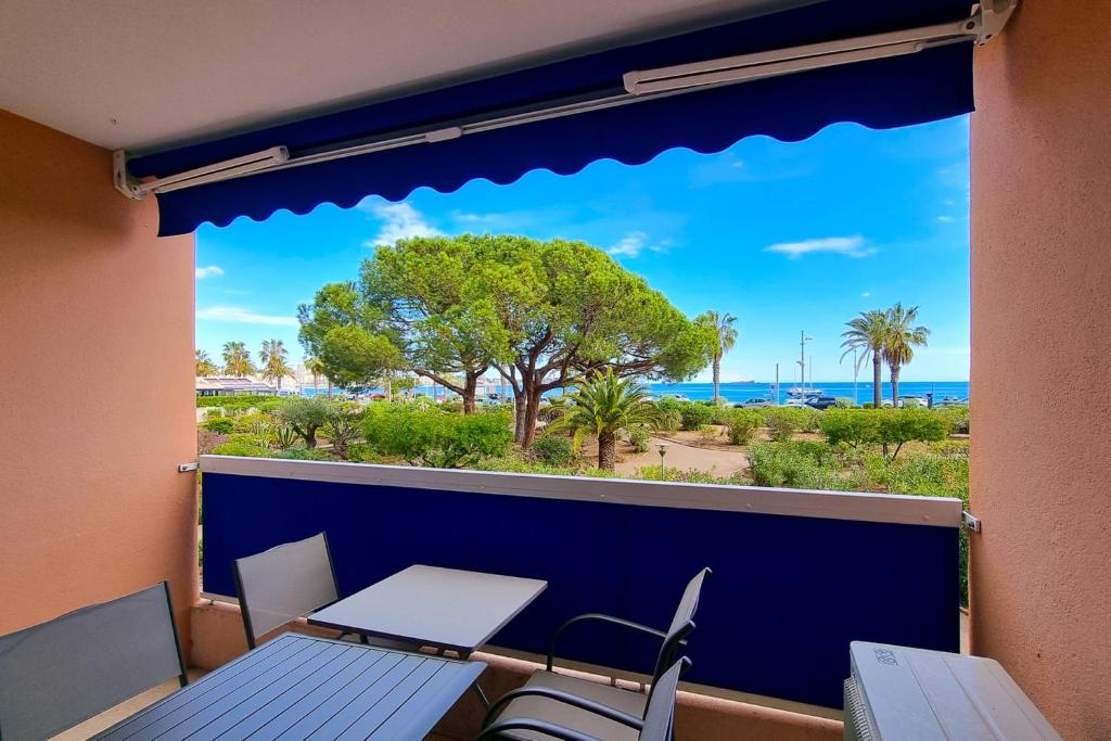 Apartment in Fréjus Plage by the seaside with direct access to the beach