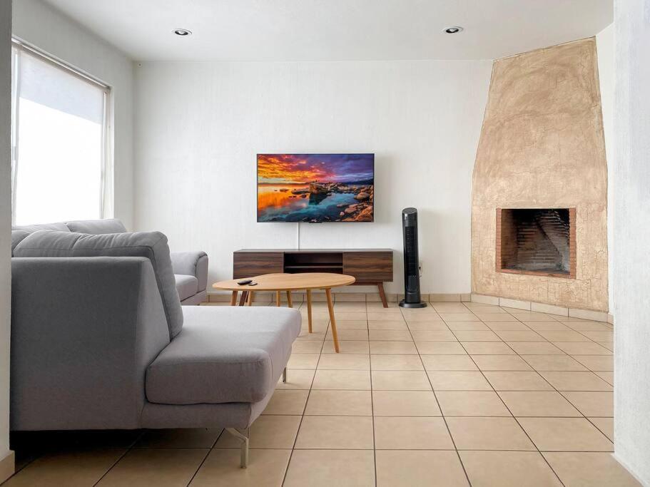 Spacious home in El Monasterio 7 min from Plaza Altozano