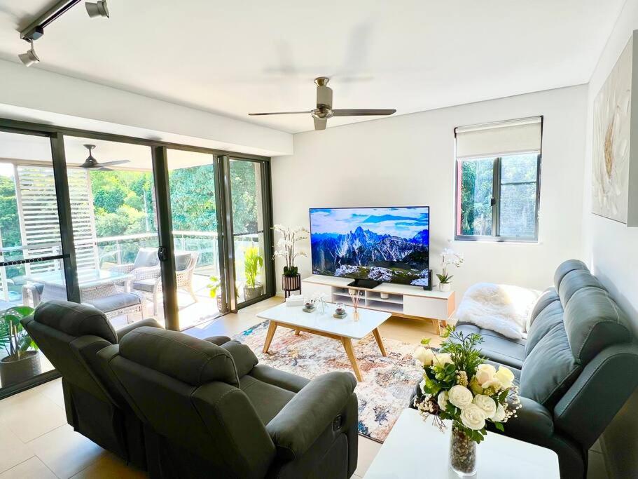 Luxury Waterfront Apartment (2 bedrooms)