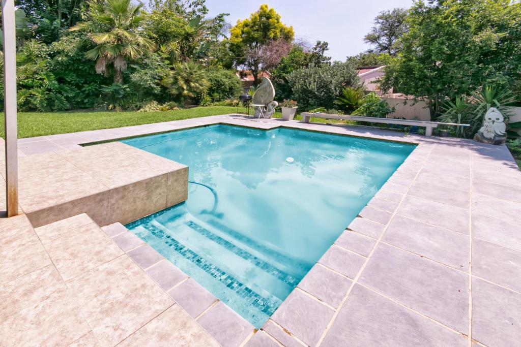Modern 4 bedroom residential villa with pool, fully solar powered